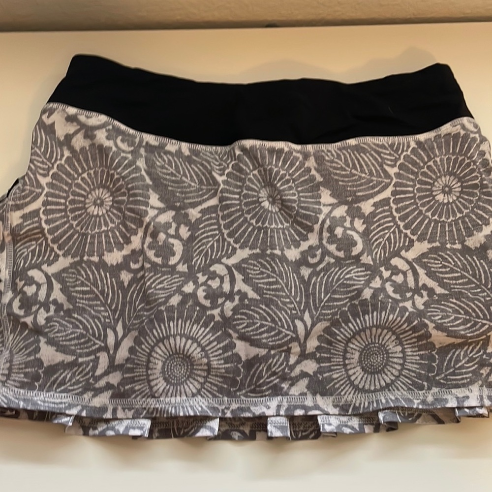 Lululemon print tennis sport skirt 6